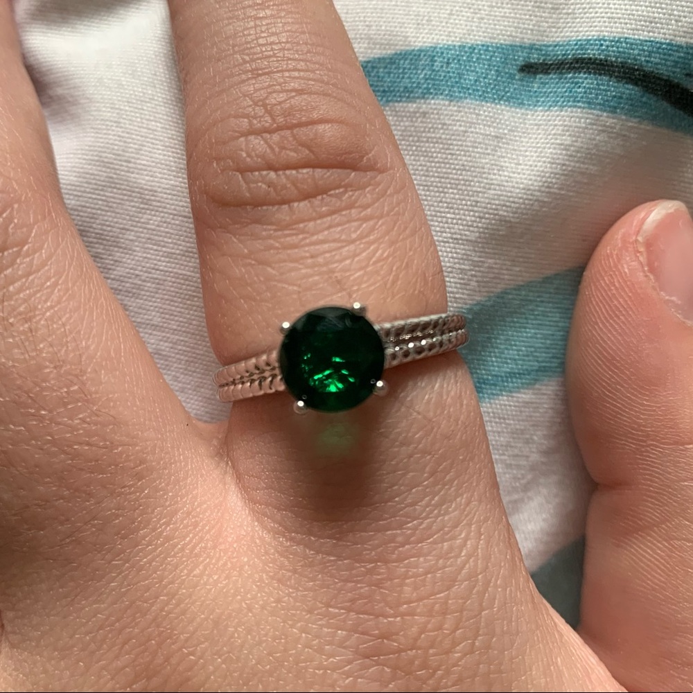 emerald ring - Picture 3 of 3